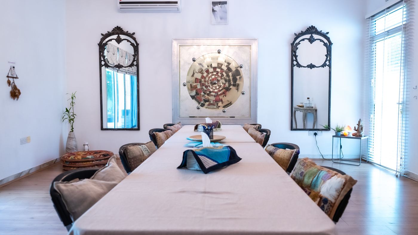 Crown: Table & chairs · 20–25 people