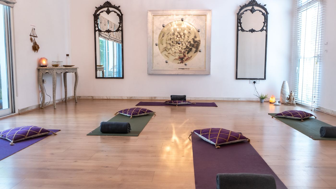 Crown: Yoga mats · 14–16 people