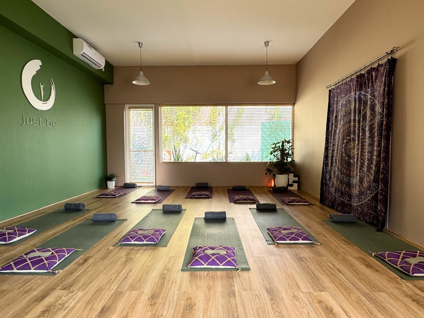 Heart: Yoga mats · 14–16 people