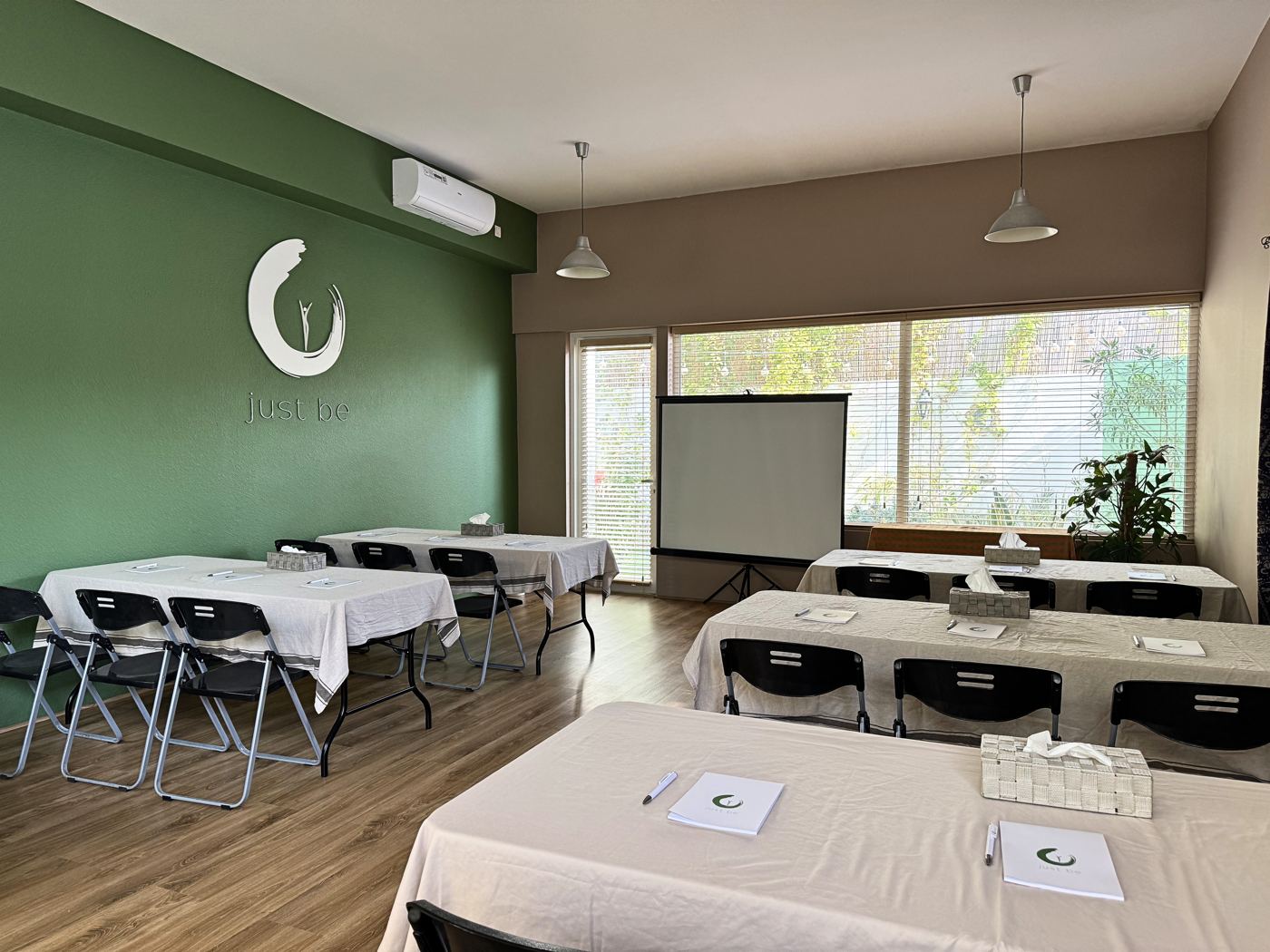 Heart: Table & chairs · 25–30 people