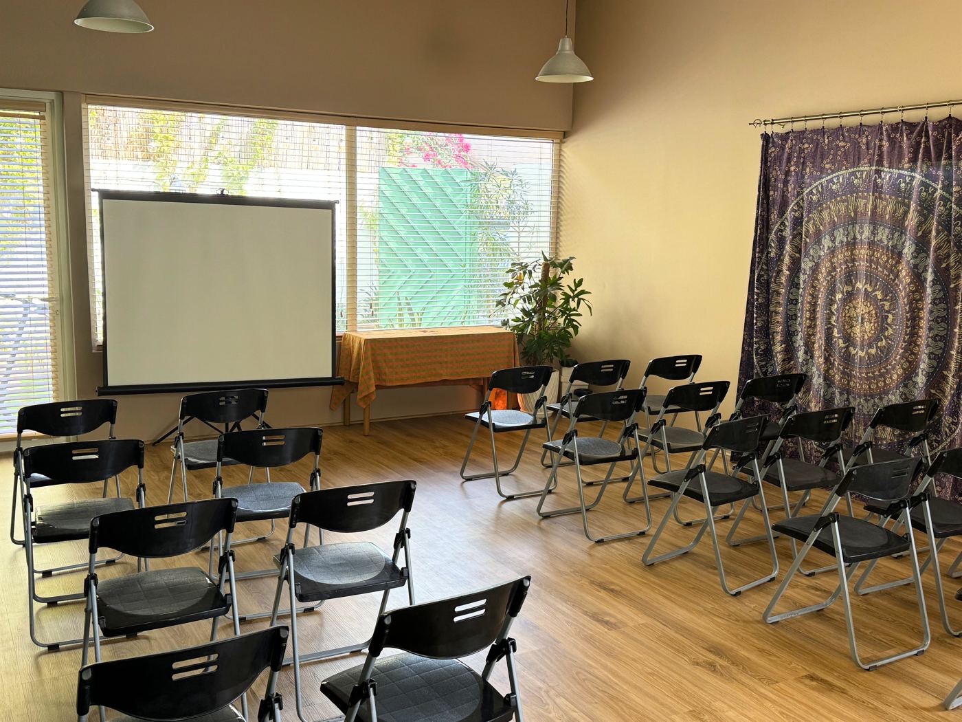 Heart: Chairs (theatre) · 30–45 people