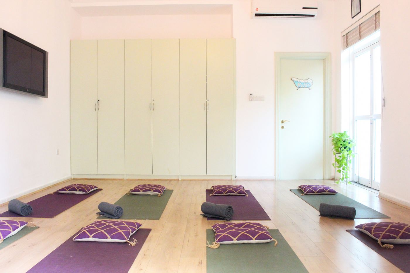 Third Eye: Yoga mats · 10–12 people