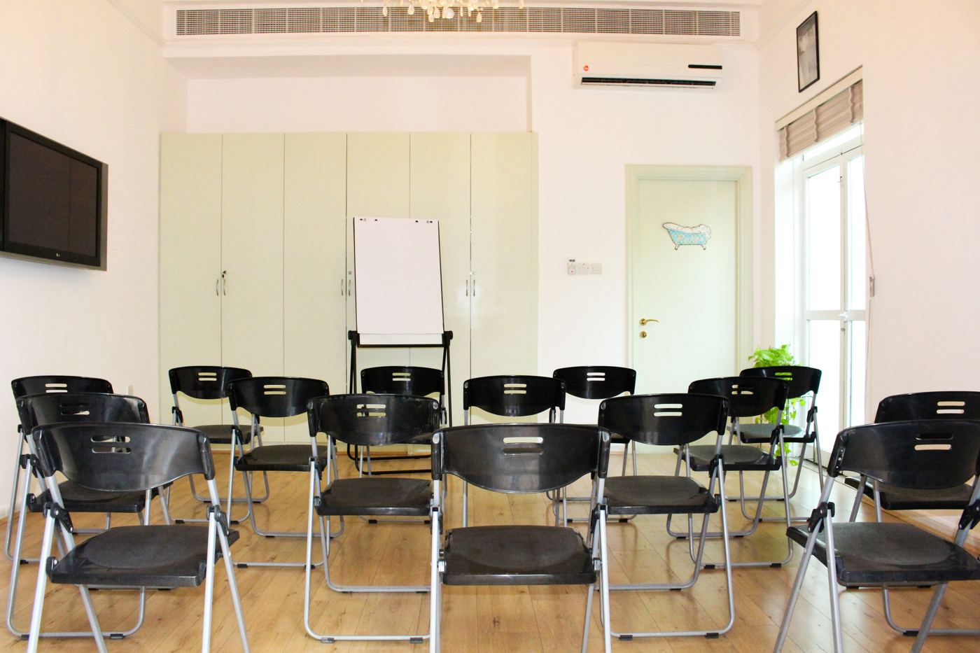 Third Eye: Chairs (theatre) · 18–20 people