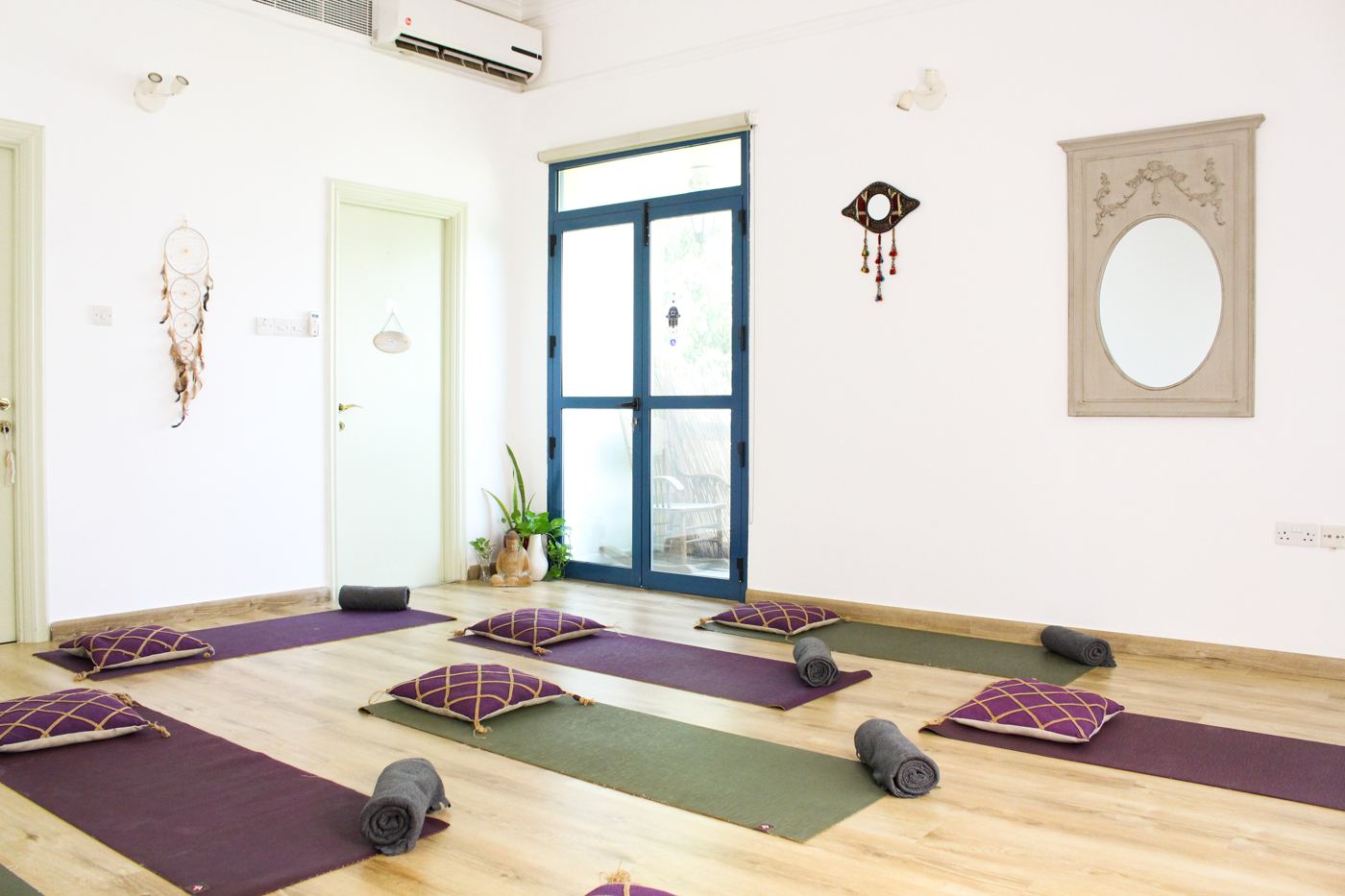 Earth: Yoga mats · 10–12 people